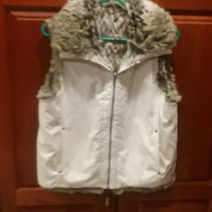 Medium white/ faux fur vest
